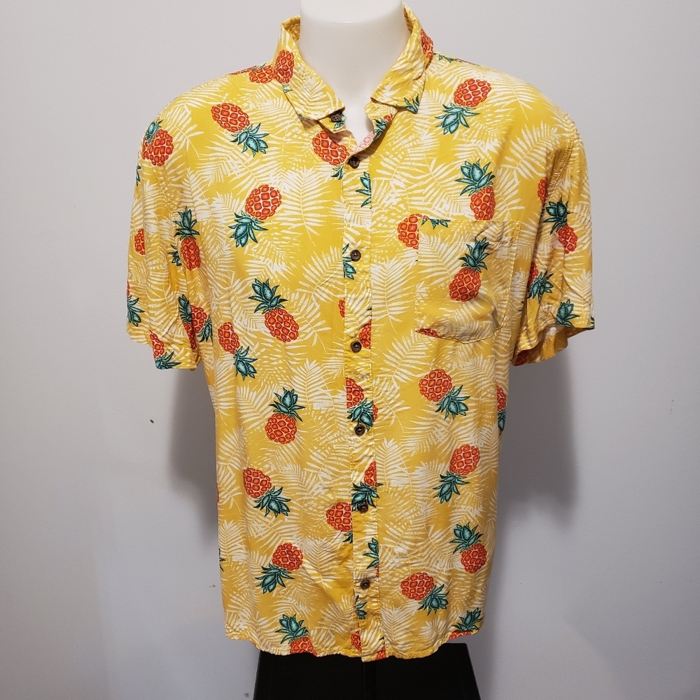 Margaritaville Men's Hawaiian Caribbean Button Down Shirt  Pineapple Pri…‎